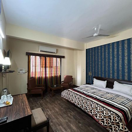 Gautam Hotel Varanasi Exterior photo