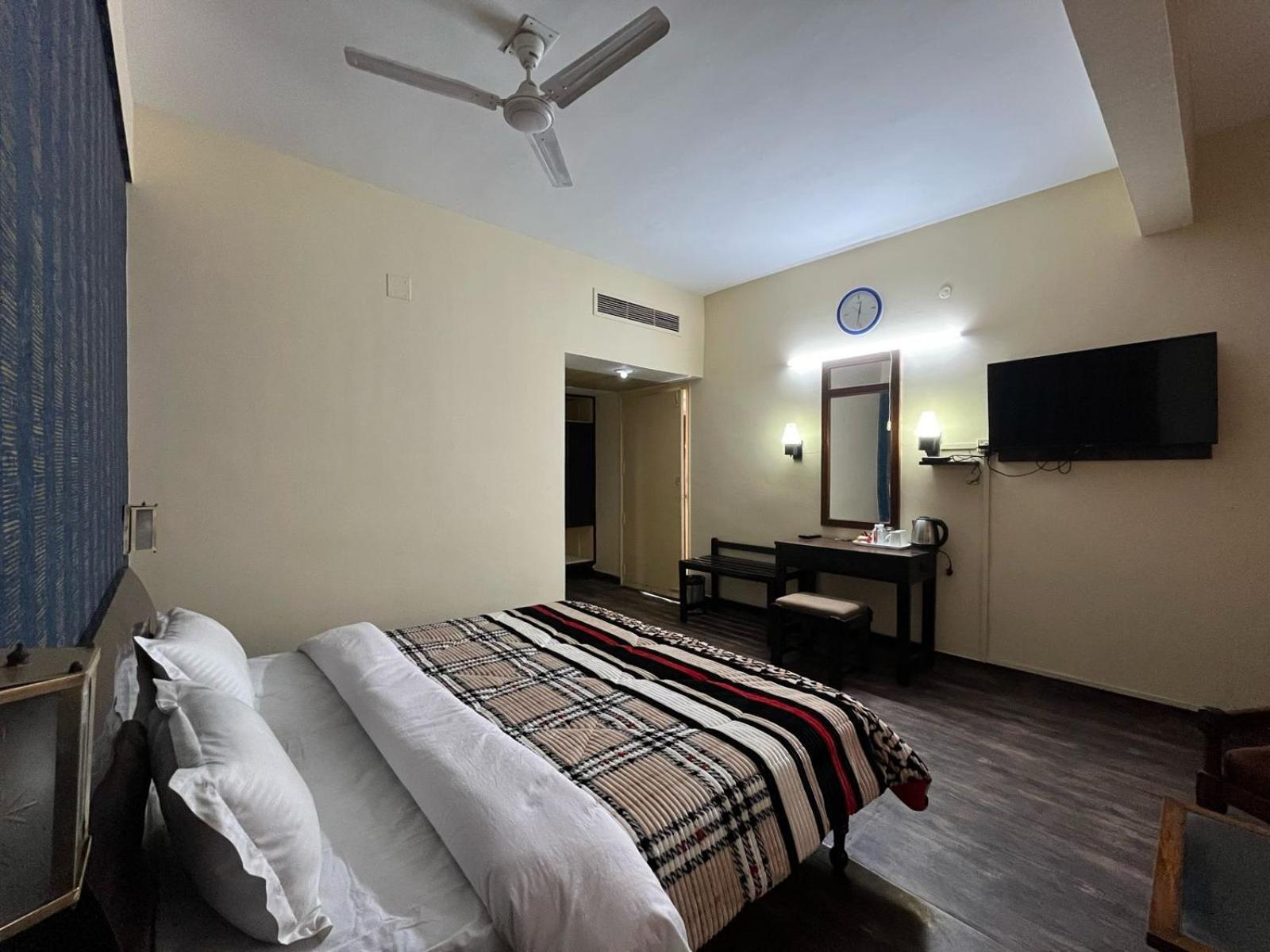 Gautam Hotel Varanasi Exterior photo