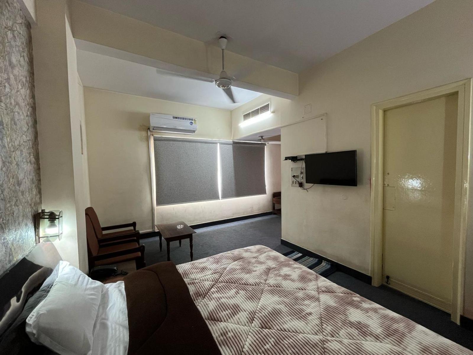 Gautam Hotel Varanasi Exterior photo