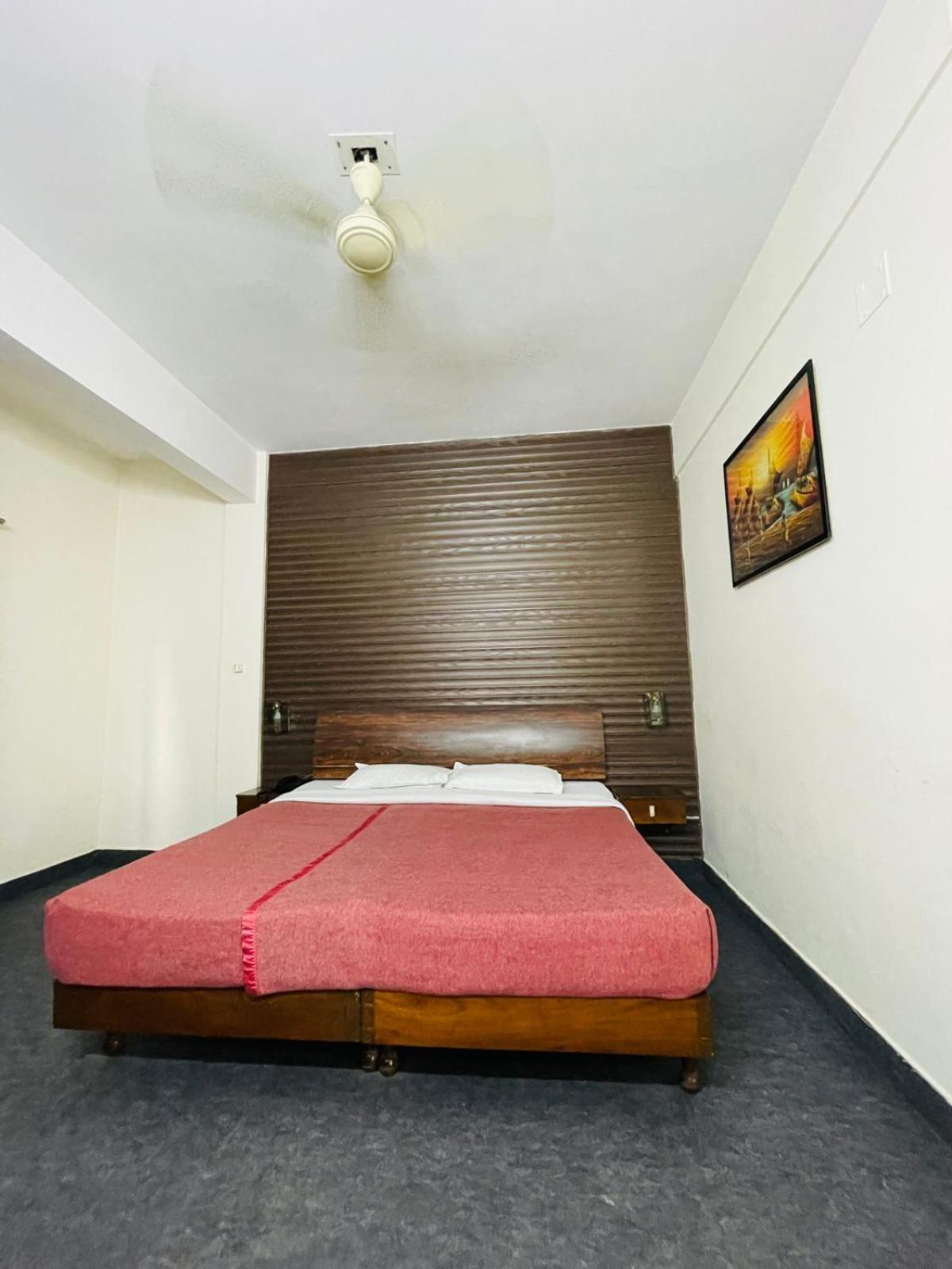 Gautam Hotel Varanasi Exterior photo
