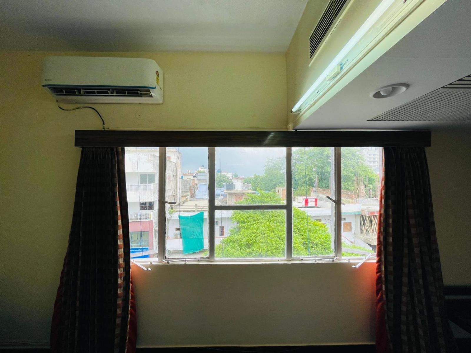 Gautam Hotel Varanasi Exterior photo